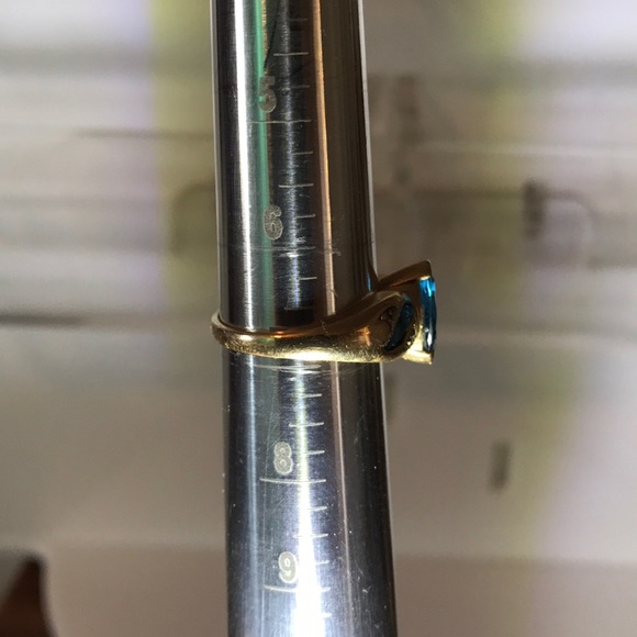 Beautiful 10k blue topaz and diamond ring - Picture 6 of 11